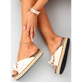 Chanclas sobre suela Lane Beige decorada 3