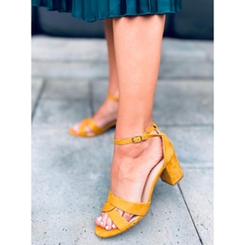 Sandalias tacón Moly Amarillo 2
