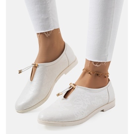 Zapatos blancos de mujer de Bech. 3