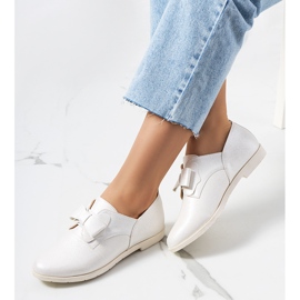 Zapatos brogue blancos con lazo Korner 1
