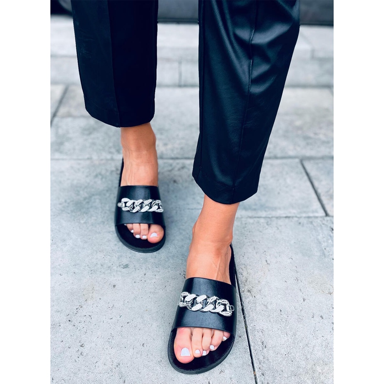 Pantuflas Tilia Negras con cadena negro 1