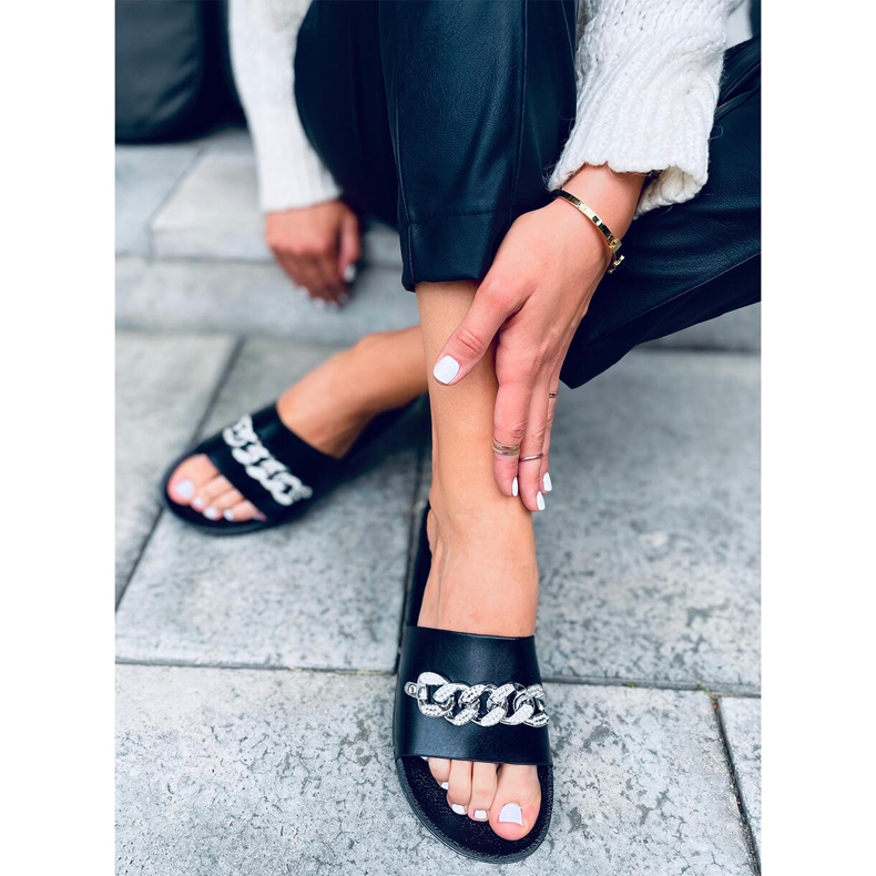 Pantuflas Tilia Negras con cadena negro 2