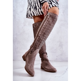 PA2 Botines Arinna de ante beige oscuro con estampado calado marrón 1