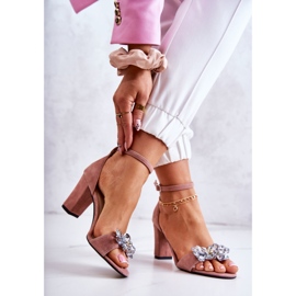 PA2 Sandalias De Ante En Un Bar Con Decoración Rosa Milessa 2