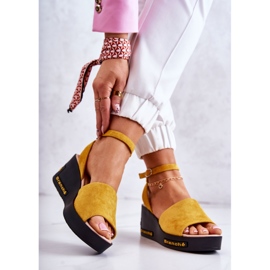 Vinceza Sandalias Mujer Cuña Ante Amarillo Cortena 2