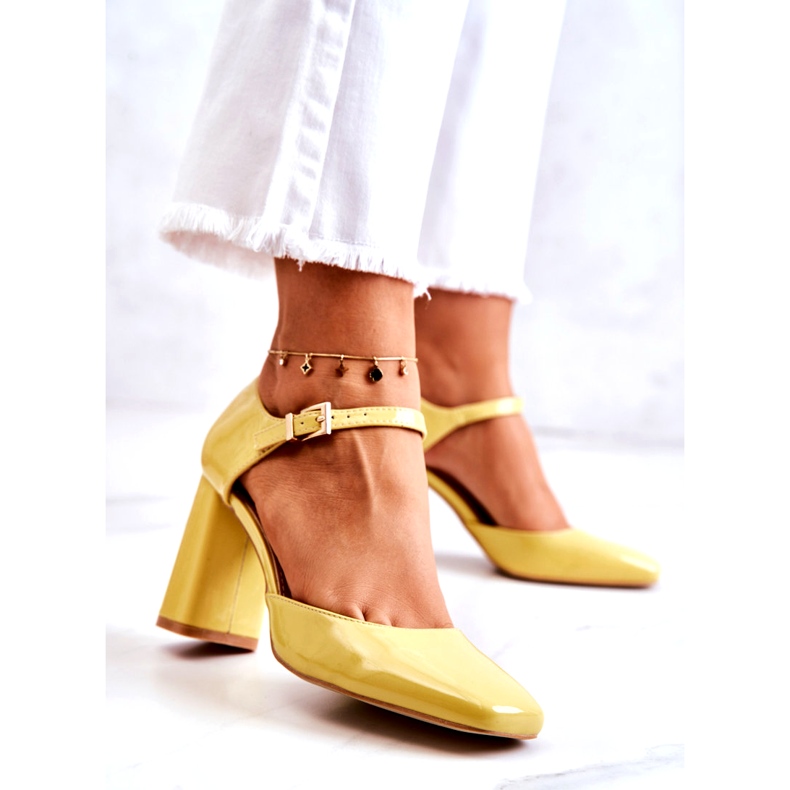 PG1 Bombas lacadas de moda en una barra maorí amarilla amarillo 1