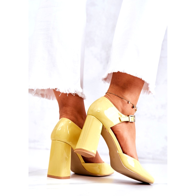 PG1 Bombas lacadas de moda en una barra maorí amarilla amarillo 3