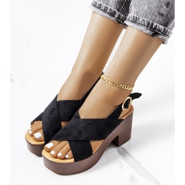 Sandalias negras en la plataforma de la Capilla negro 1