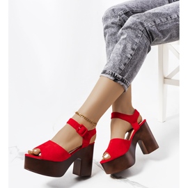 Sandalias rojas en la plataforma Duncan rojo 1