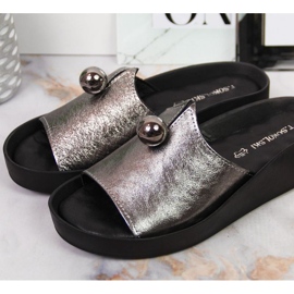 Babuchas de piel con bola decorativa T. Sokolski W SCA165A plata 2