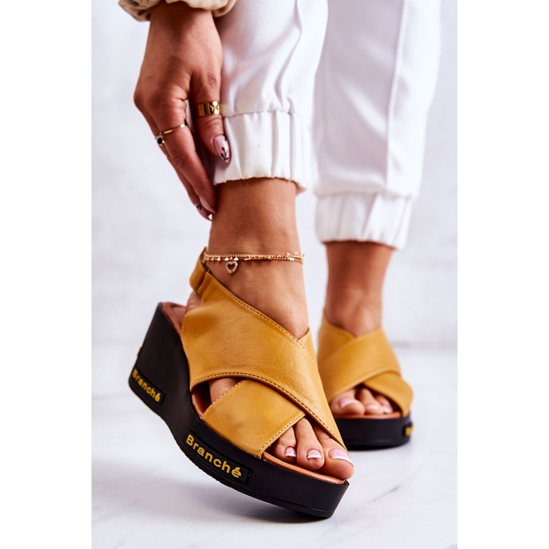 Vinceza Sandalias Mujer Con Velcro Amarillo Amaze 1