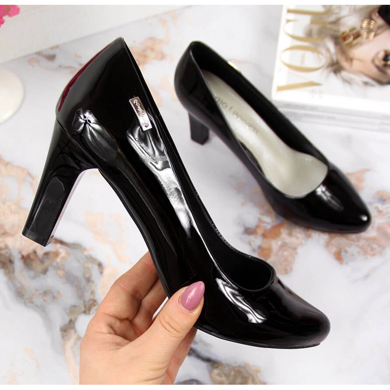 Salón negro, poste lacado de Sergio Leone 2