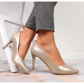 Tacones dorados brillantes Juma 3