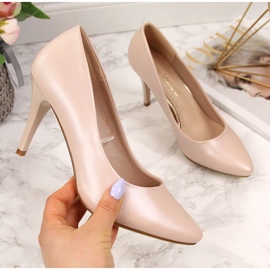 Bombas en un stiletto beige perla Sergio Leone 1