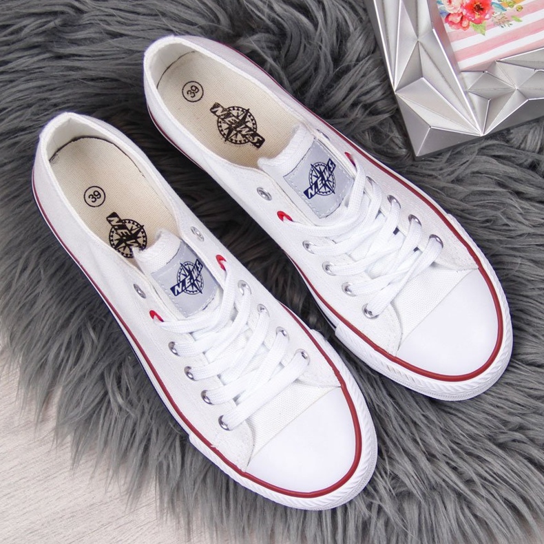 News Deportivas bajas de tejido blanco NOVEDADES 2