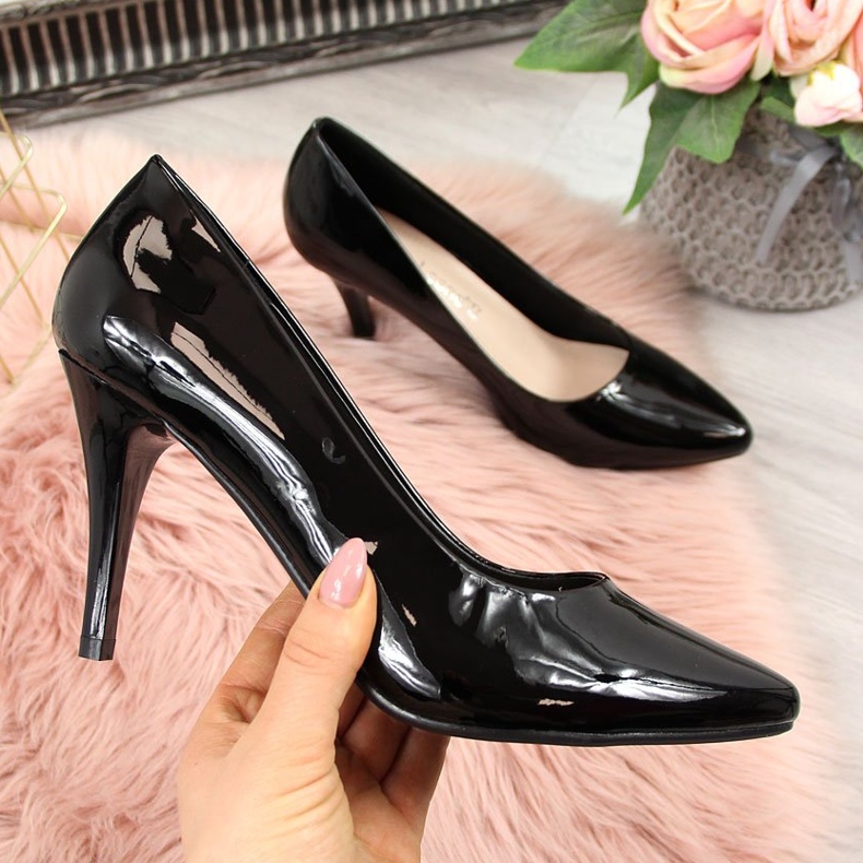 Bombas en un tacón de aguja de charol negro Sergio Leone 1