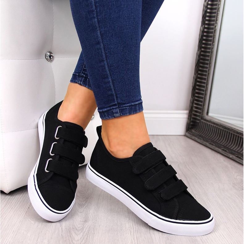 Deportivas bajas Atletico de tejido con velcros en negro 1