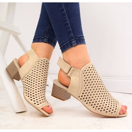 Sandalias mujer beige caladas Sabatina 1