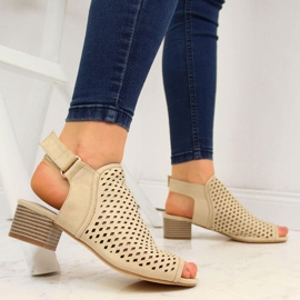 Sandalias mujer beige caladas Sabatina 5