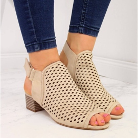 Sandalias mujer beige caladas Sabatina 6