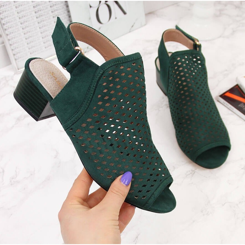 Sandalias mujer verdes caladas Sabatina verde 2