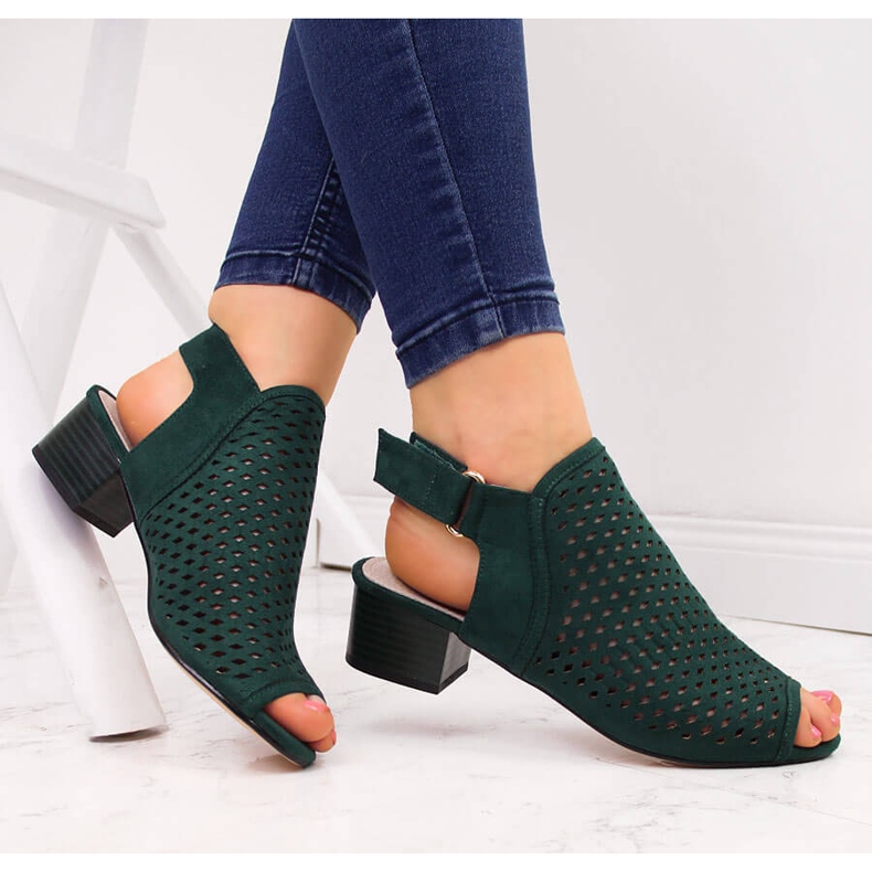 Sandalias mujer verdes caladas Sabatina verde 1