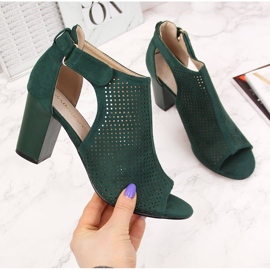 Sandalias de mujer Sabatina verde con velcro 1