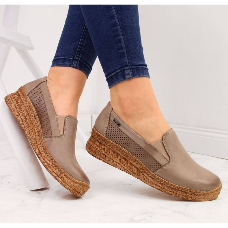 Zapatos de mujer de piel con cuña beige Helios 350 1