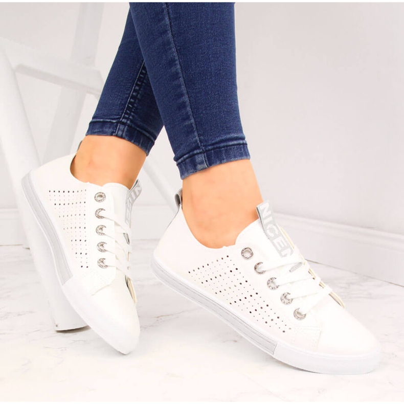 Zapatillas de mujer con cuero ecológico blanco Filippo 1