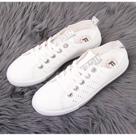 Zapatillas de mujer con cuero ecológico blanco Filippo 4