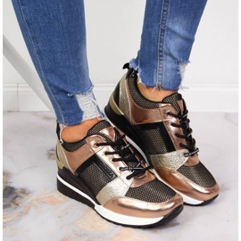 Zapatos mujer cuña negros y dorados Vinceza 6