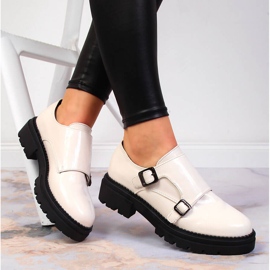 Zapatos plataforma lacado beige Laura La.Fi 4