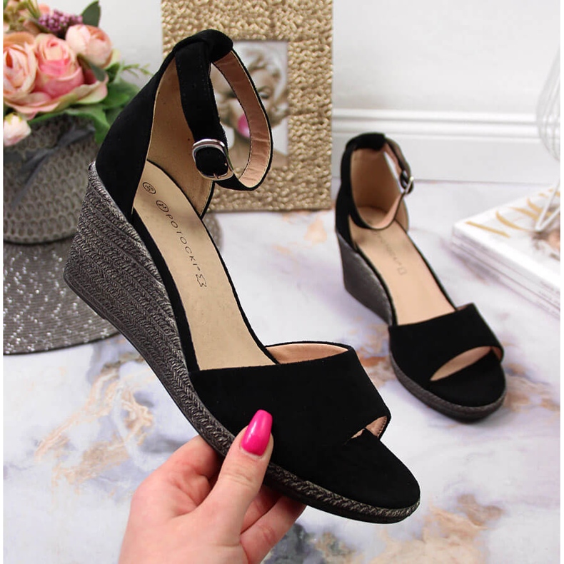 Sandalias mujer cuña negras Potocki negro 1