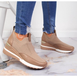 Zapatos cuña mujer beige Potocki 5