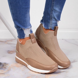 Zapatos cuña mujer beige Potocki 6