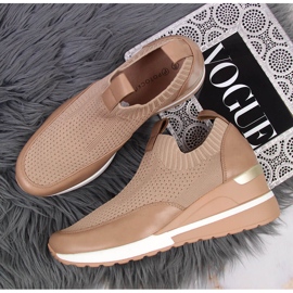 Zapatos cuña mujer beige Potocki 3