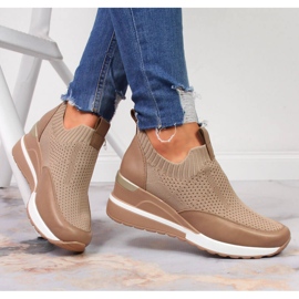 Zapatos cuña mujer beige Potocki 4
