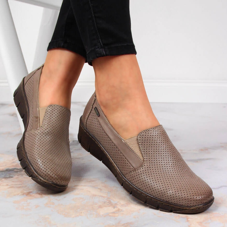 Zapatos de mujer de piel con cuña Helios 350 beige 1