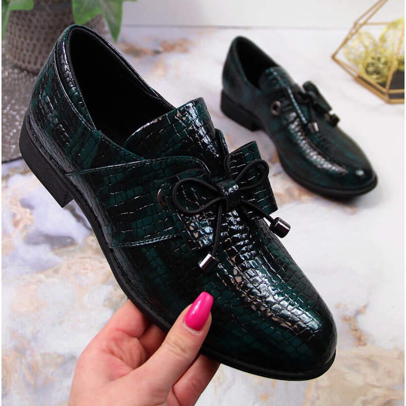 Zapatos de mujer Jezzi lacados en verde con lazo 1