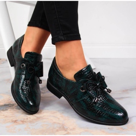Zapatos de mujer Jezzi lacados en verde con lazo 4