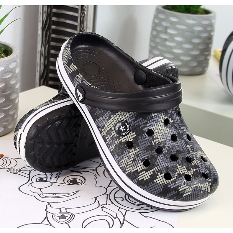 Zapatillas de casa de espuma negra American Club para niño negro 1