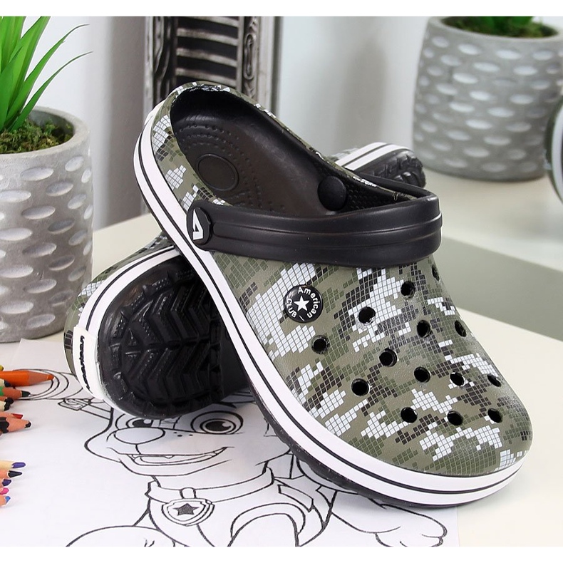 Zapatillas de casa de espuma para niño American Club caqui 1