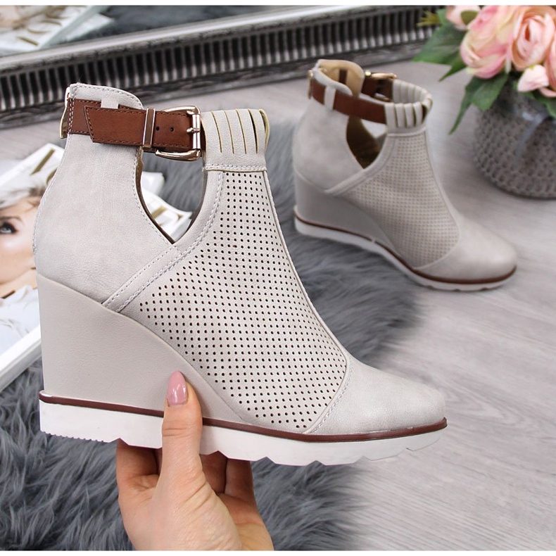 Sneakers mujer beige con cuñas caladas Filippo 2