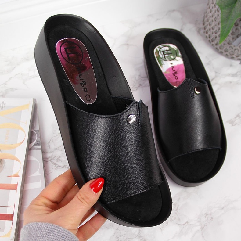 Babuchas mujer en piel negra plataforma Filippo negro 2