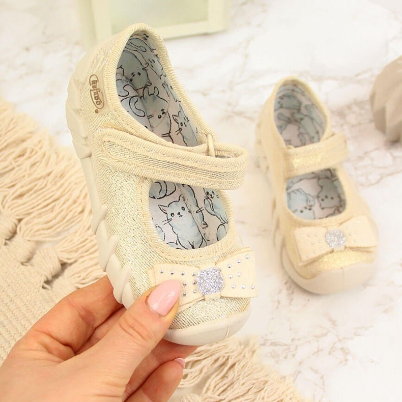 Bailarinas de niña con velcro beige con lazo Befado 1