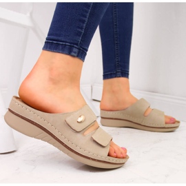 Cómodas zapatillas de casa de mujer con velcro beige eVento 5