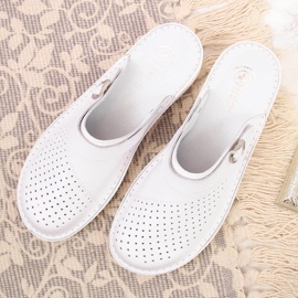 Babucha mujer blanca Helios 275 de piel sanitaria blanco 2