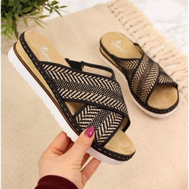 Zapatillas de mujer negras con tacón de cuña Rieker 679A5 beige marrón 1 Zapatillas de mujer negras con tacón de cuña Rieker 679A5 beige marrón 1