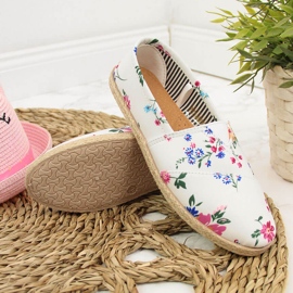 Alpargatas de niña flor blanca McKeylor's blanco 4
