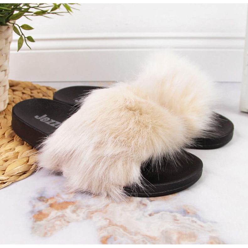 Babuchas Jezzi mujer beige con pelo 1